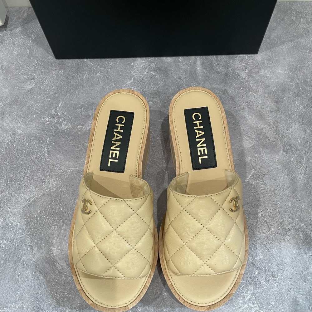 NIB Chanel Quilted Leather CC Mules - Picture 2 of 5